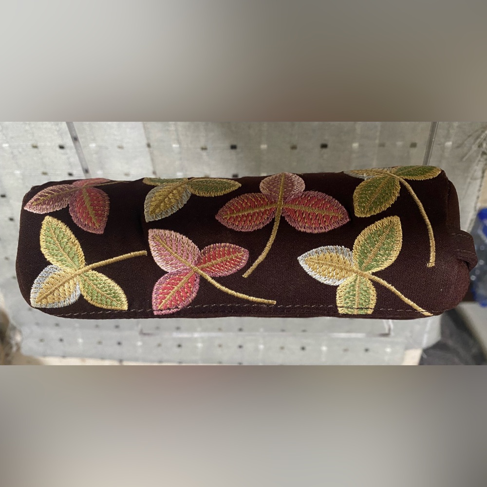 Small Ipa Nima Velvet Clutch Bag Embroidered Leaf Pattern - Picture 9 of 17